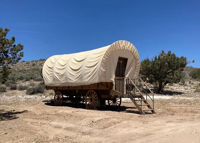 Grand Canyon Covered Wagon For Family-friendly Glamping In Meadview, Arizona