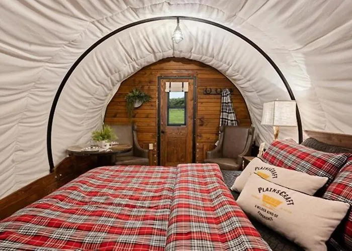Grand Canyon Covered Wagon For Family-friendly Glamping In Meadview, Arizona Holiday home *